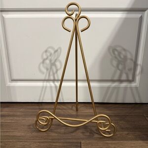 Elegant Gold Metal Display Easel